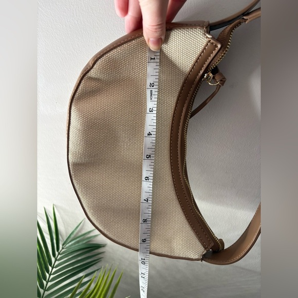 Antik Kraft Half Moon Shoulder Bag - Picture 10 of 10